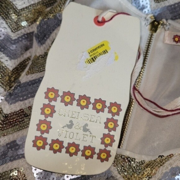 Chelsea & Violet Junior's Gold and Silver Sequin Homecoming Dress Size XS NWT - Picture 10 of 12